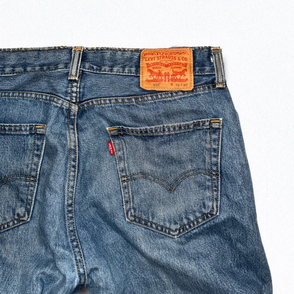 Levi's medium blue wash 505 relaxed fit jeans 32W 30L - Picture 5 of 5